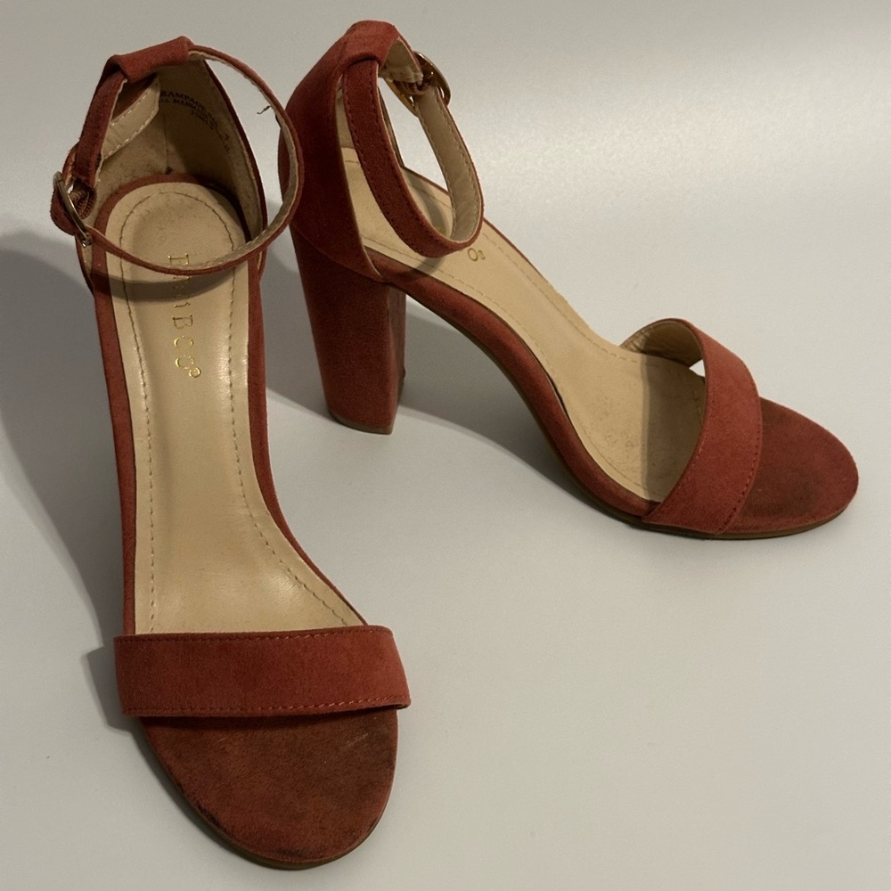 BAMBOO Women's Chunky Rose Suede Heel Sandal with Ankle Strap Size7 - Picture 4 of 6